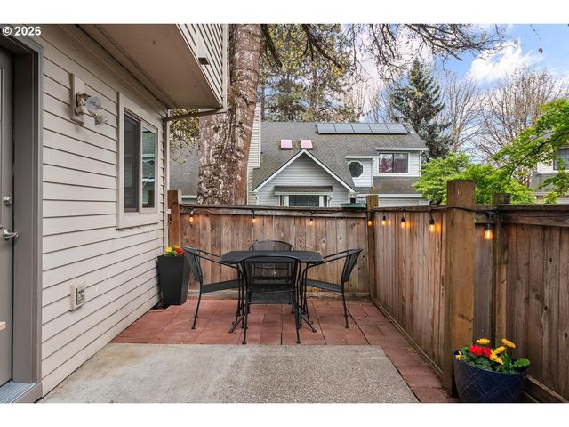 9721 Sw LONDON Ct, Portland, OR 97223