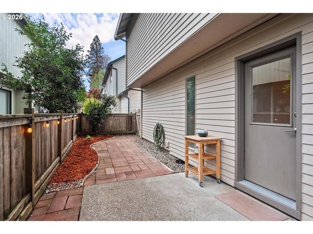 9721 Sw LONDON Ct, Portland, OR 97223