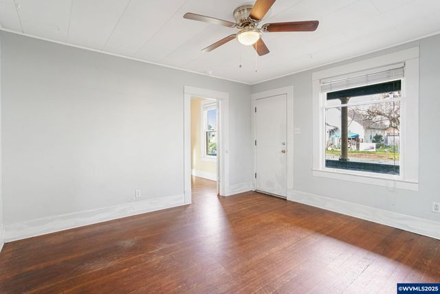 165 SE Clay St, Dallas, OR 97338