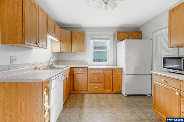 165 SE Clay St, Dallas, OR 97338