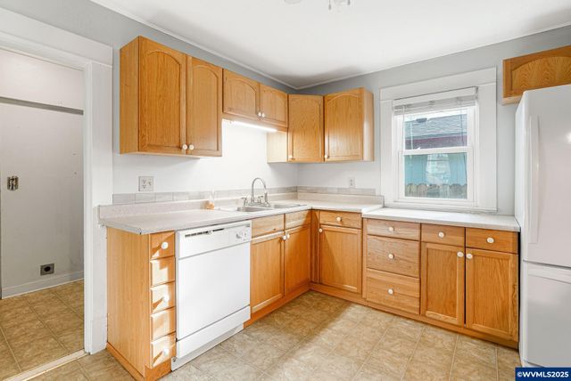 165 SE Clay St, Dallas, OR 97338