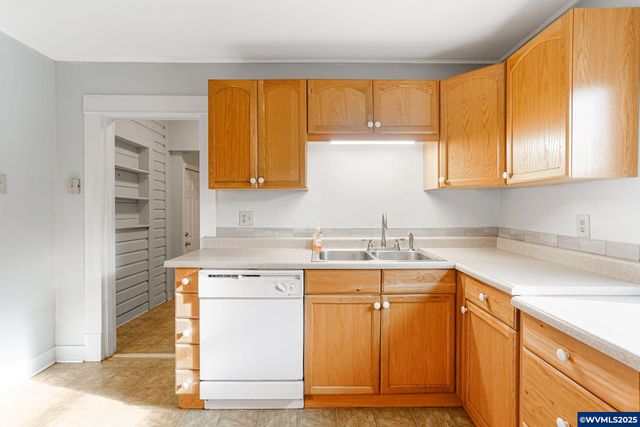 165 SE Clay St, Dallas, OR 97338