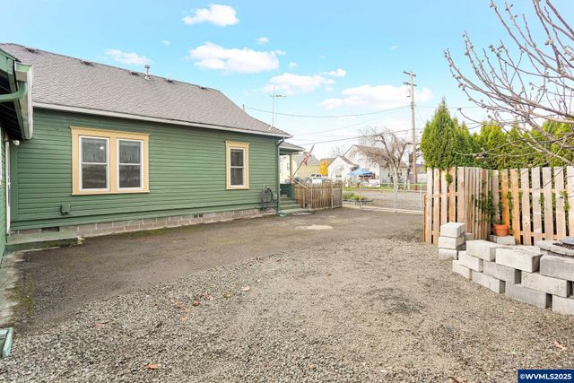 165 SE Clay St, Dallas, OR 97338