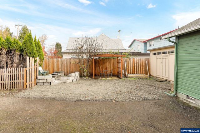 165 SE Clay St, Dallas, OR 97338