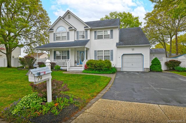 79 6th Avenue, Holtsville, NY 11742