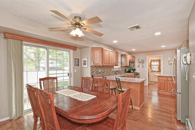 79 6th Avenue, Holtsville, NY 11742
