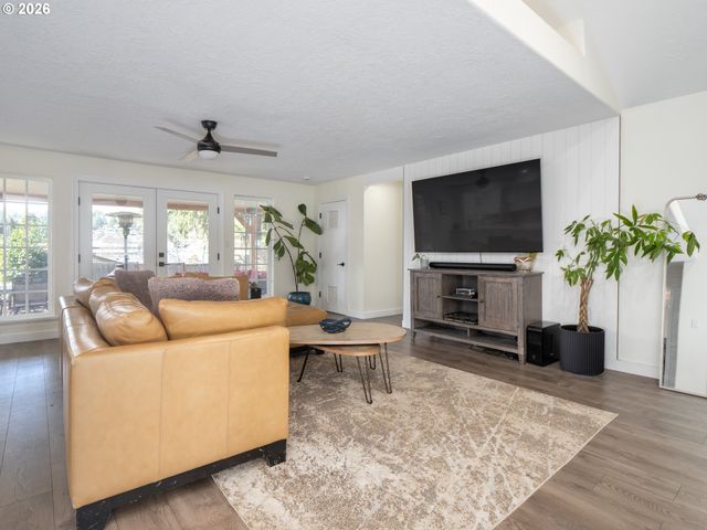 12735 Sw 22ND Ave, Lake Oswego, OR 97034