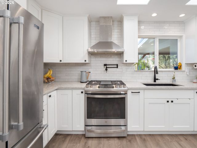 12735 Sw 22ND Ave, Lake Oswego, OR 97034