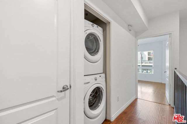 5633 Carlton Way 203, Los Angeles, CA 90028