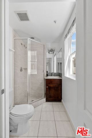 5633 Carlton Way 203, Los Angeles, CA 90028