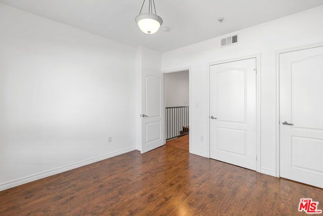 5633 Carlton Way 203, Los Angeles, CA 90028