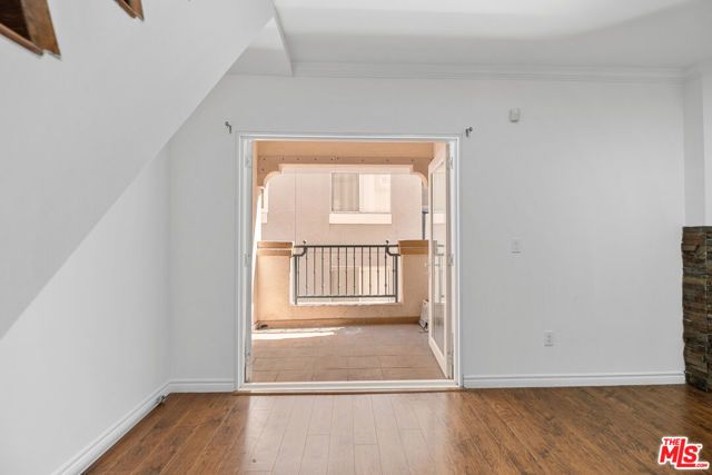 5633 Carlton Way 203, Los Angeles, CA 90028