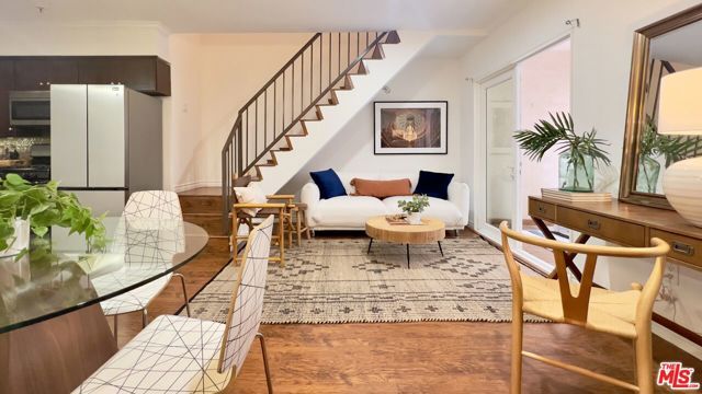 5633 Carlton Way 203, Los Angeles, CA 90028