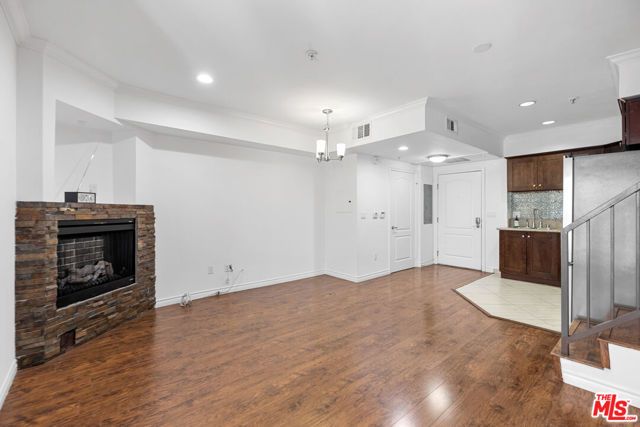 5633 Carlton Way 203, Los Angeles, CA 90028