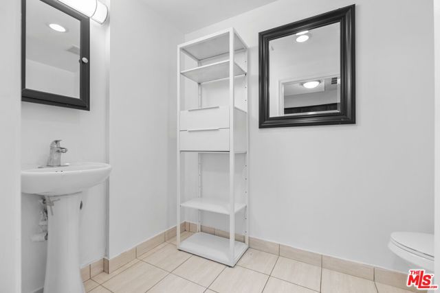 5633 Carlton Way 203, Los Angeles, CA 90028