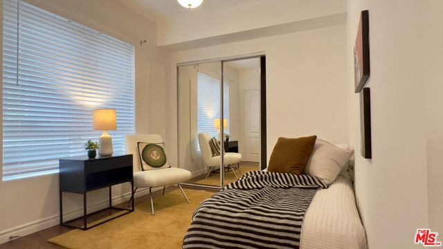 5633 Carlton Way 203, Los Angeles, CA 90028