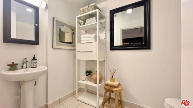 5633 Carlton Way 203, Los Angeles, CA 90028