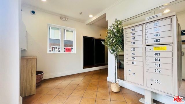 5633 Carlton Way 203, Los Angeles, CA 90028