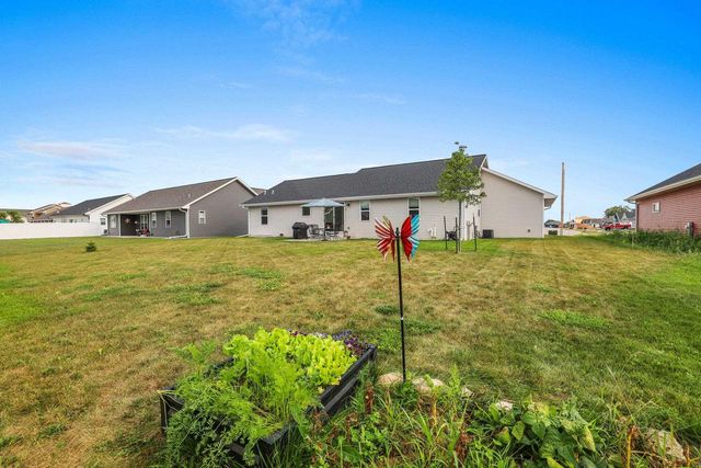 869 JOEANNA WAY, Pulaski, WI 54162