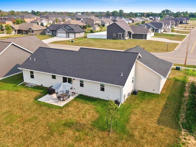 869 JOEANNA WAY, Pulaski, WI 54162