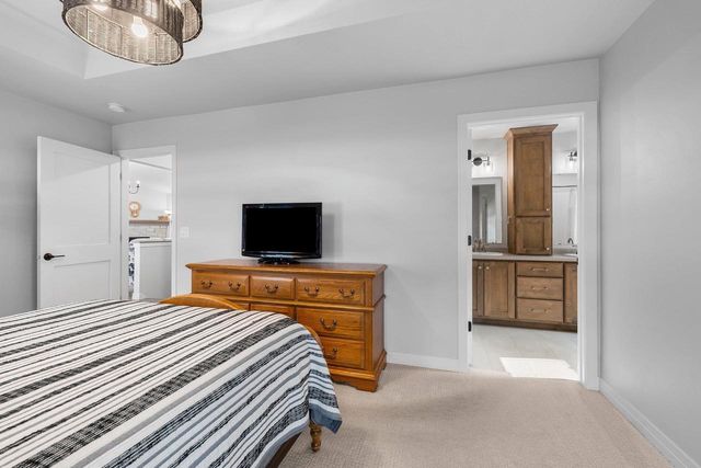 869 JOEANNA WAY, Pulaski, WI 54162