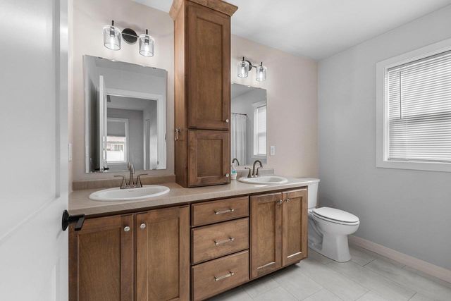 869 JOEANNA WAY, Pulaski, WI 54162