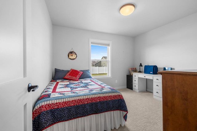 869 JOEANNA WAY, Pulaski, WI 54162