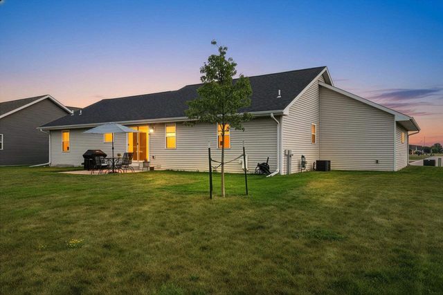 869 JOEANNA WAY, Pulaski, WI 54162