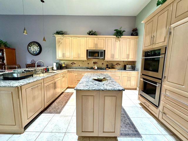 8041 E Via Grande, Boynton Beach, FL 33437