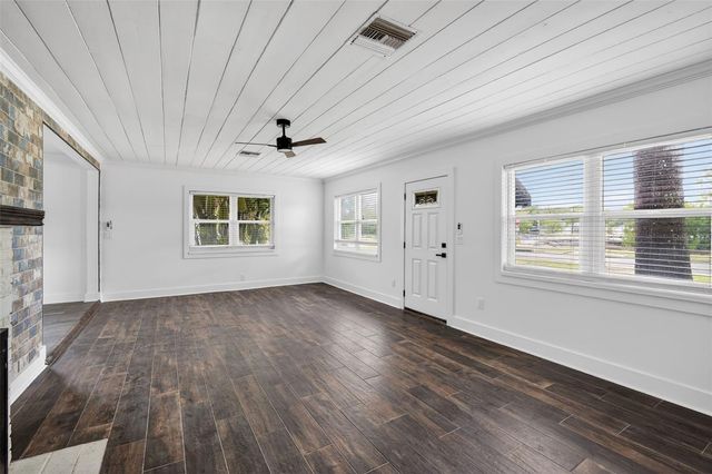 8301 RIVERSIDE DRIVE NE, St Petersburg, FL 33702