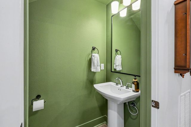 2119 SW Chautauqua Lane, Ankeny, IA 50023