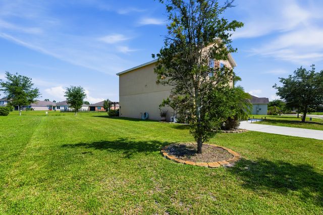 3044 Woodswalk Drive, Fort Pierce, FL 34945