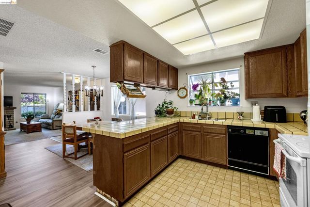 2567 El Portal Dr A, San Pablo, CA 94806