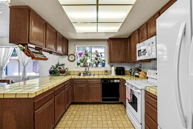 2567 El Portal Dr A, San Pablo, CA 94806