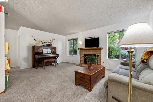 2567 El Portal Dr A, San Pablo, CA 94806
