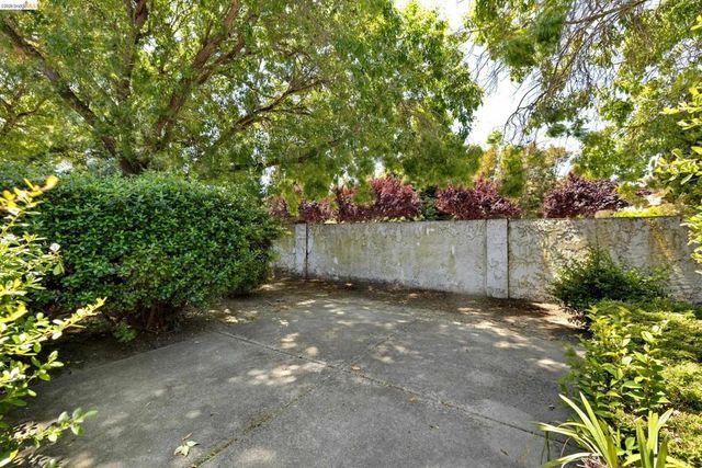 2567 El Portal Dr A, San Pablo, CA 94806