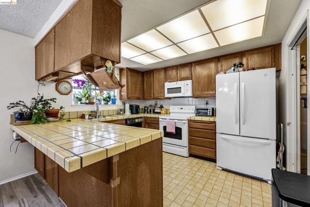 2567 El Portal Dr A, San Pablo, CA 94806