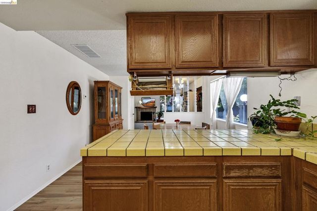 2567 El Portal Dr A, San Pablo, CA 94806