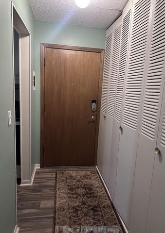 2801 Flag Avenue N 102, New Hope, MN 55427