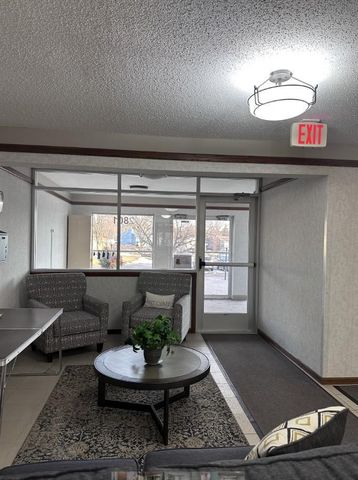 2801 Flag Avenue N 102, New Hope, MN 55427