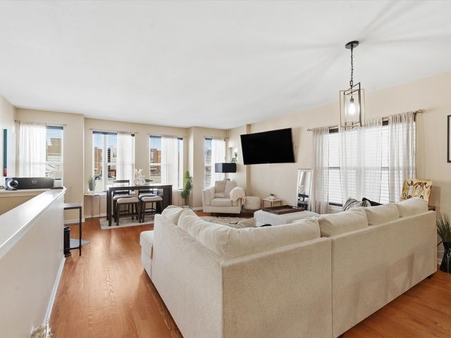 5355 W Galewood Avenue B, Chicago, IL 60639