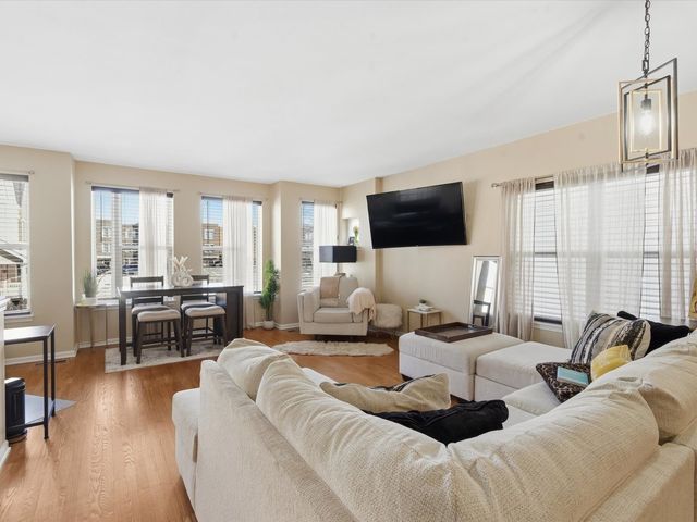 5355 W Galewood Avenue B, Chicago, IL 60639