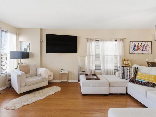 5355 W Galewood Avenue B, Chicago, IL 60639