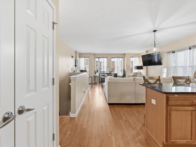 5355 W Galewood Avenue B, Chicago, IL 60639