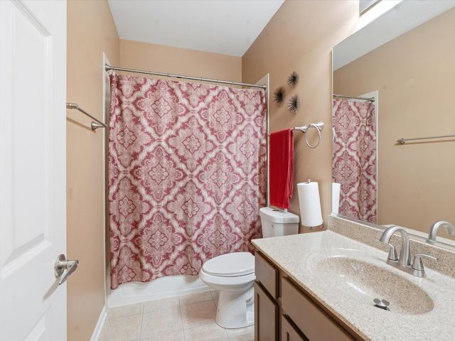 5355 W Galewood Avenue B, Chicago, IL 60639