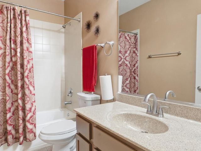 5355 W Galewood Avenue B, Chicago, IL 60639
