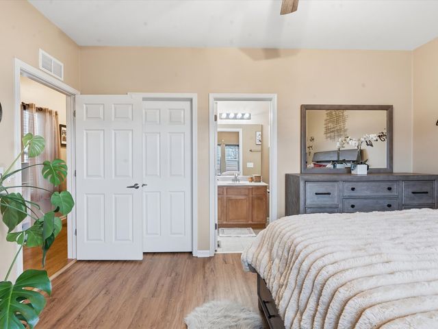 5355 W Galewood Avenue B, Chicago, IL 60639