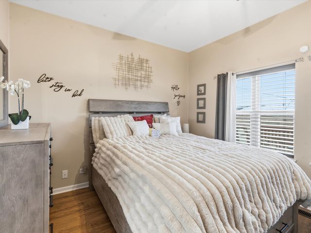 5355 W Galewood Avenue B, Chicago, IL 60639