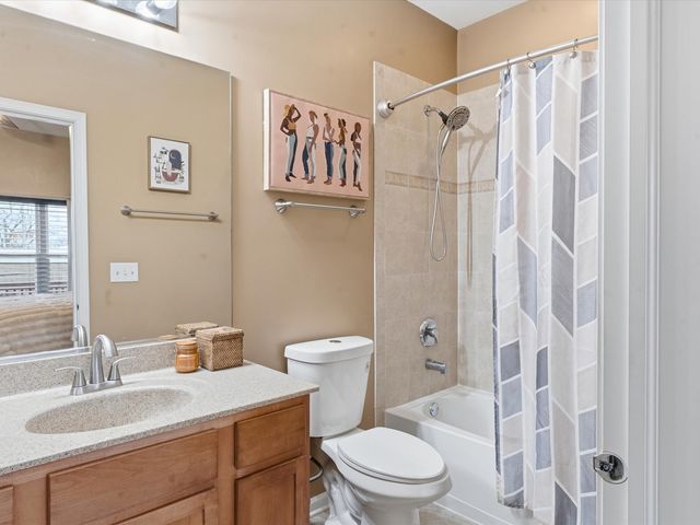 5355 W Galewood Avenue B, Chicago, IL 60639