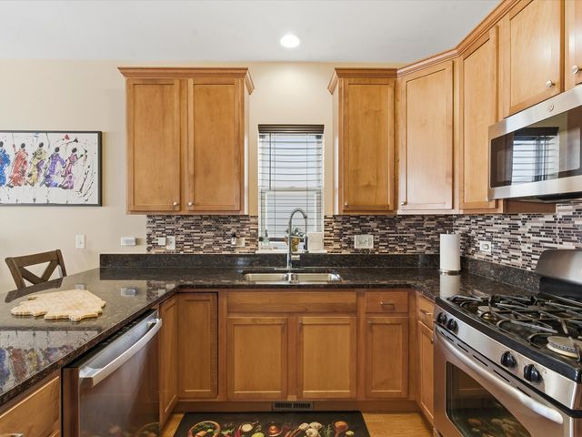 5355 W Galewood Avenue B, Chicago, IL 60639